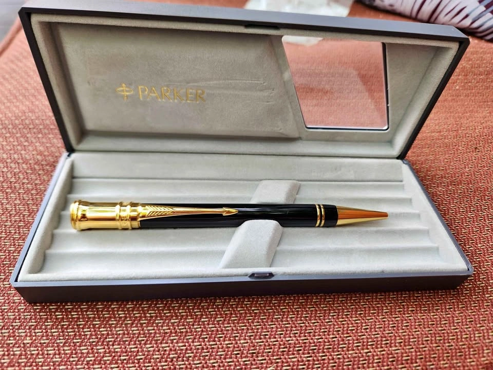Vintage Parker Duofold Classic Ballpoint Pen (Black/Gold)