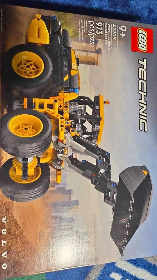 New Lego Technic Volvo L120 electric wheel loader