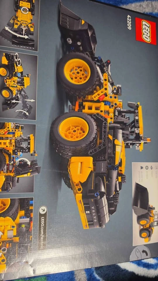 New Lego Technic Volvo L120 electric wheel loader - photo 2