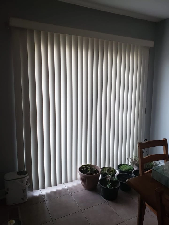 4 Blinds assorted sizes - $20 each - photo 3