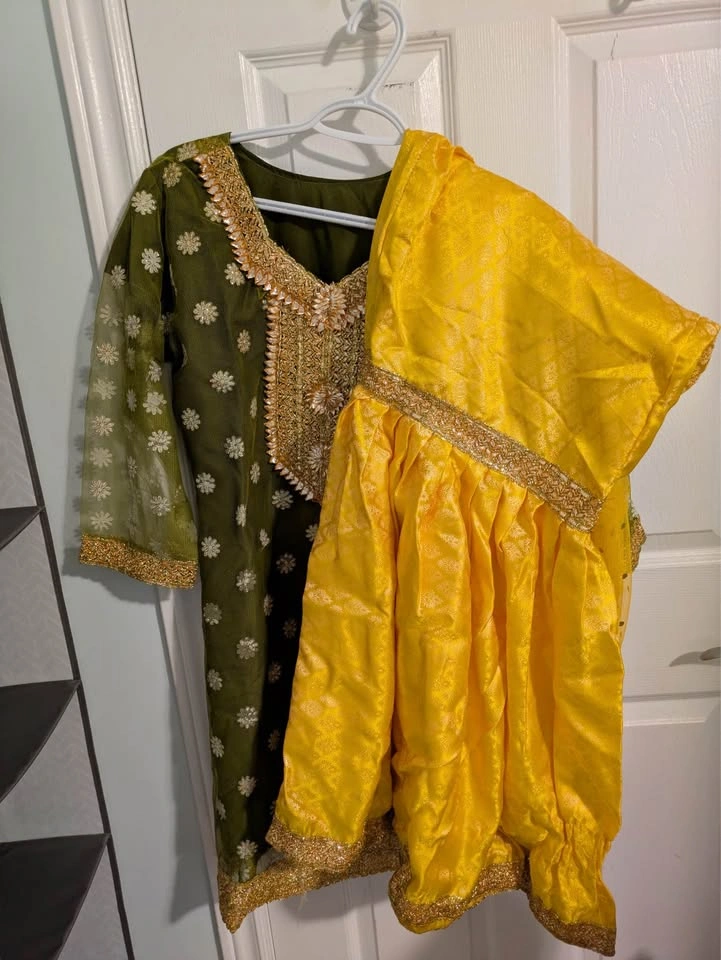 Haldi/Mayon Gharara Pakistani Suit 3 piece - photo 2