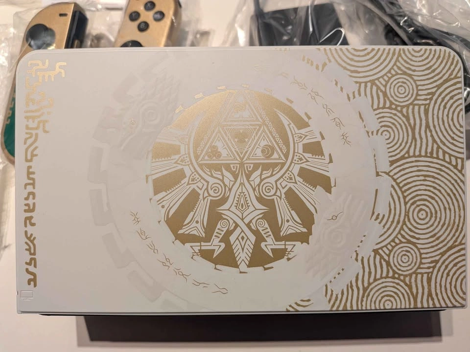 Zelda: Tears of the Kingdom Edition OLED Switch Console - photo 5