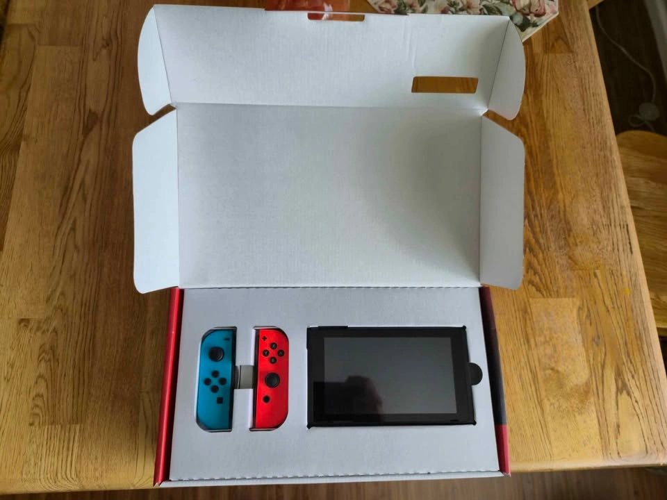 Nintendo Switch V2 - photo 2