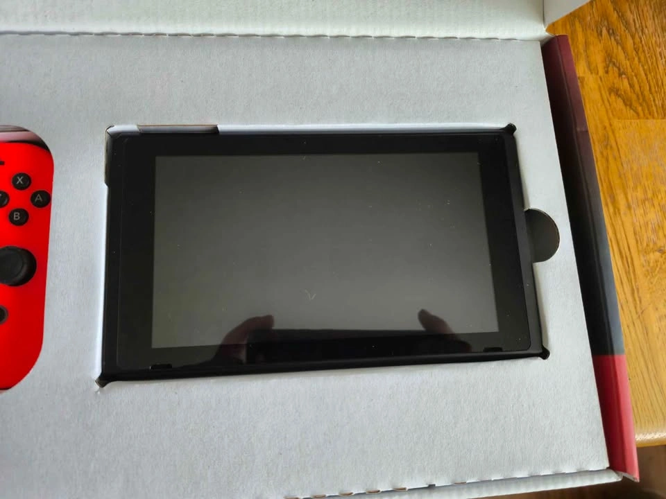 Nintendo Switch V2 - photo 3
