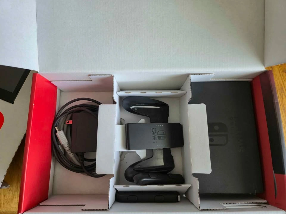 Nintendo Switch V2 - photo 5