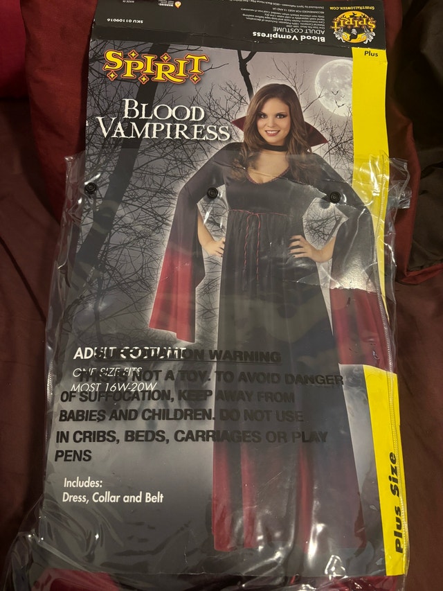 Women Vampiress Costume. Plus size. New