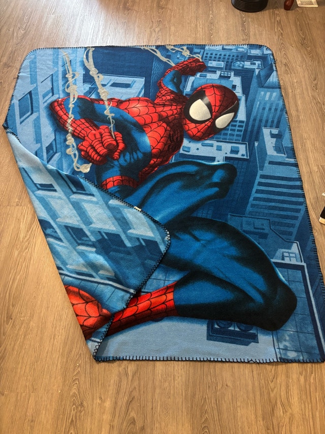 Spider-Man Throw Blanket Plus Bedding Set
