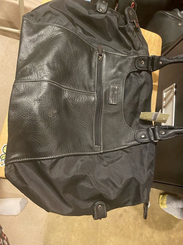 ROOTS Leather Totebag - PLEASE READ - photo 3