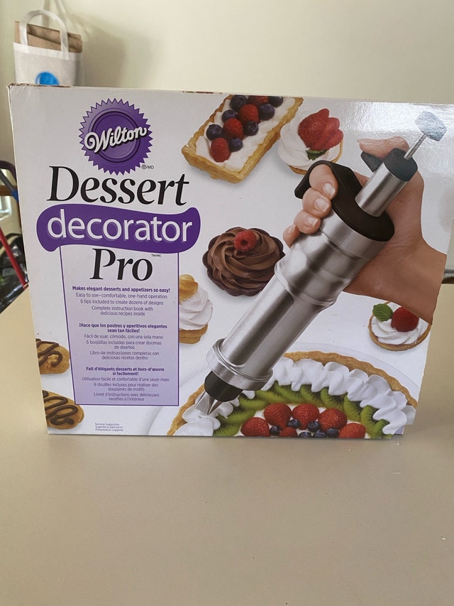Wilton Dessert Decorator Pro