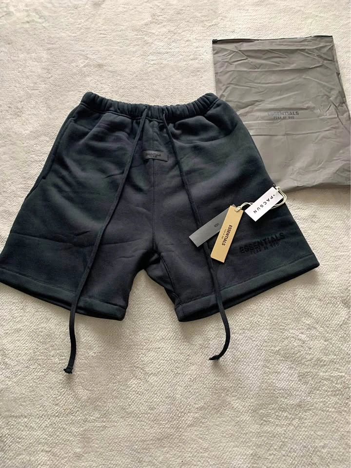 BLACK ESSENTIALS SHORTS FOR SUMMER