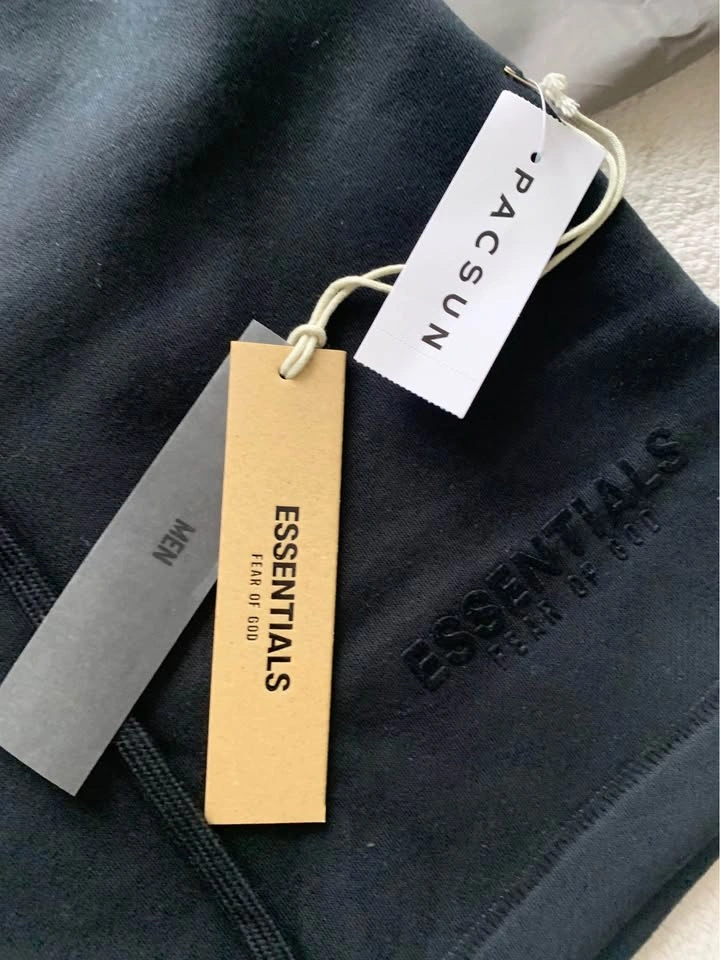BLACK ESSENTIALS SHORTS FOR SUMMER - photo 2