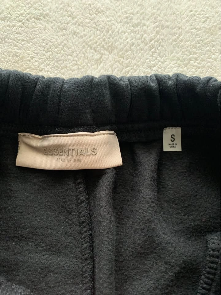 BLACK ESSENTIALS SHORTS FOR SUMMER - photo 3