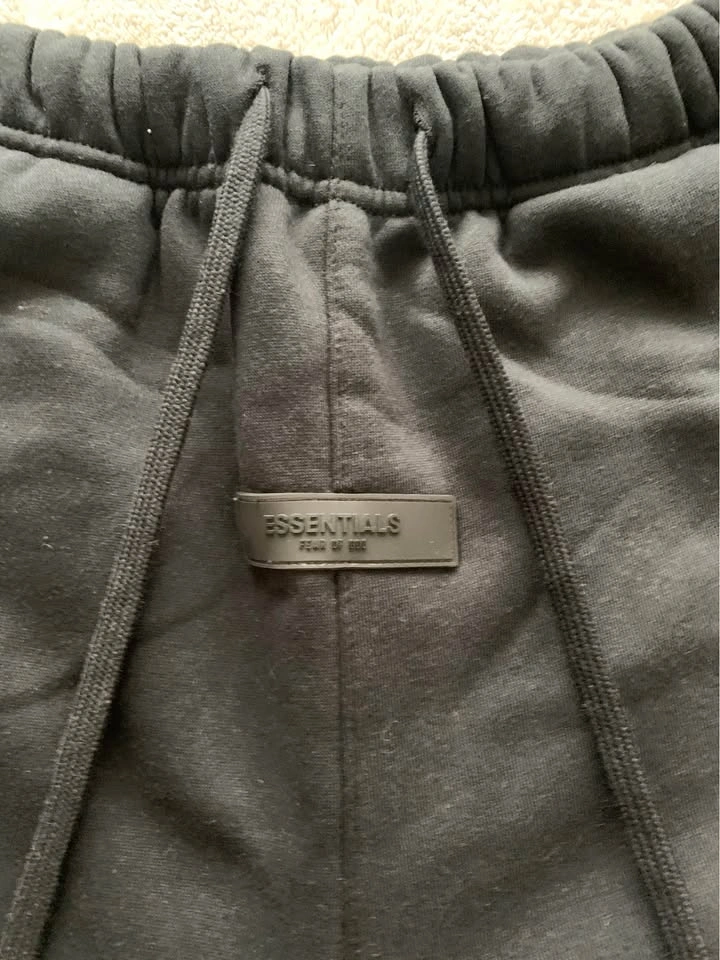 BLACK ESSENTIALS SHORTS FOR SUMMER - photo 4