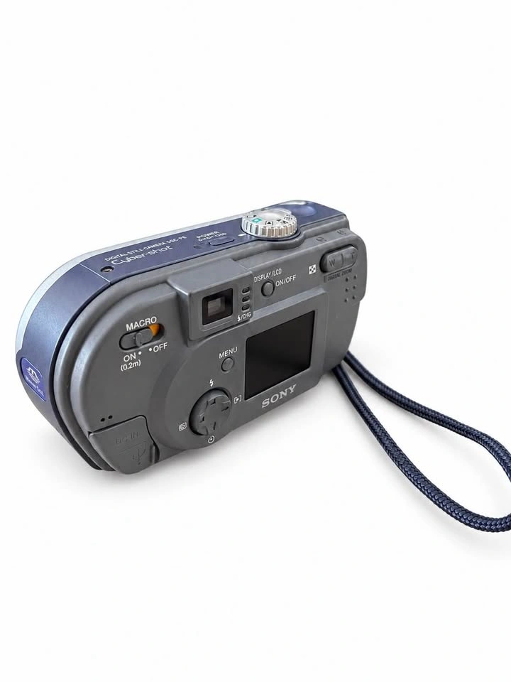 Sony Cyber-shot DSC-P20 - photo 2
