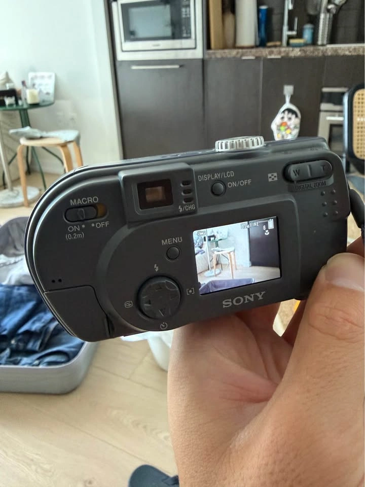 Sony Cyber-shot DSC-P20 - photo 4