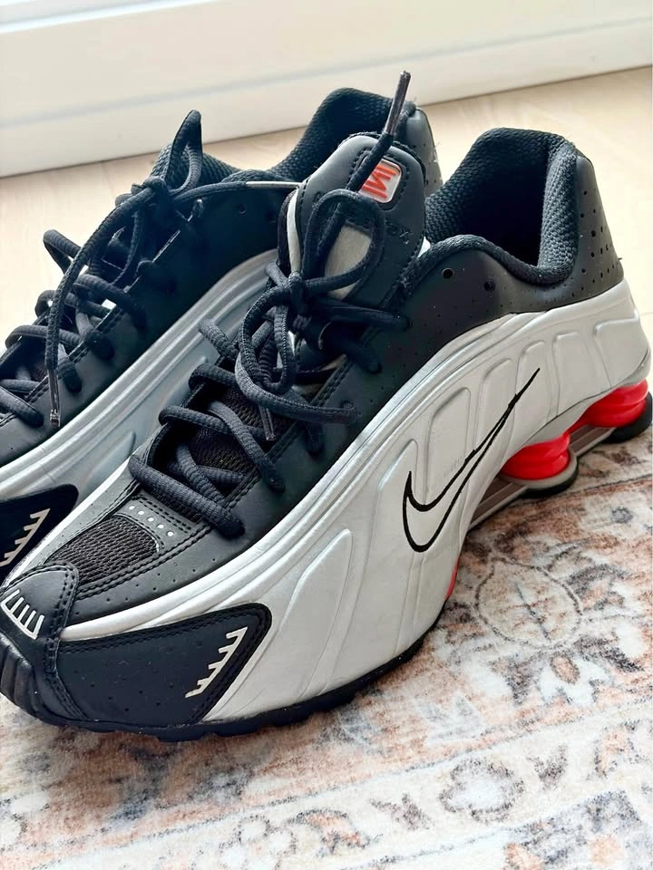 Nike Shox R4