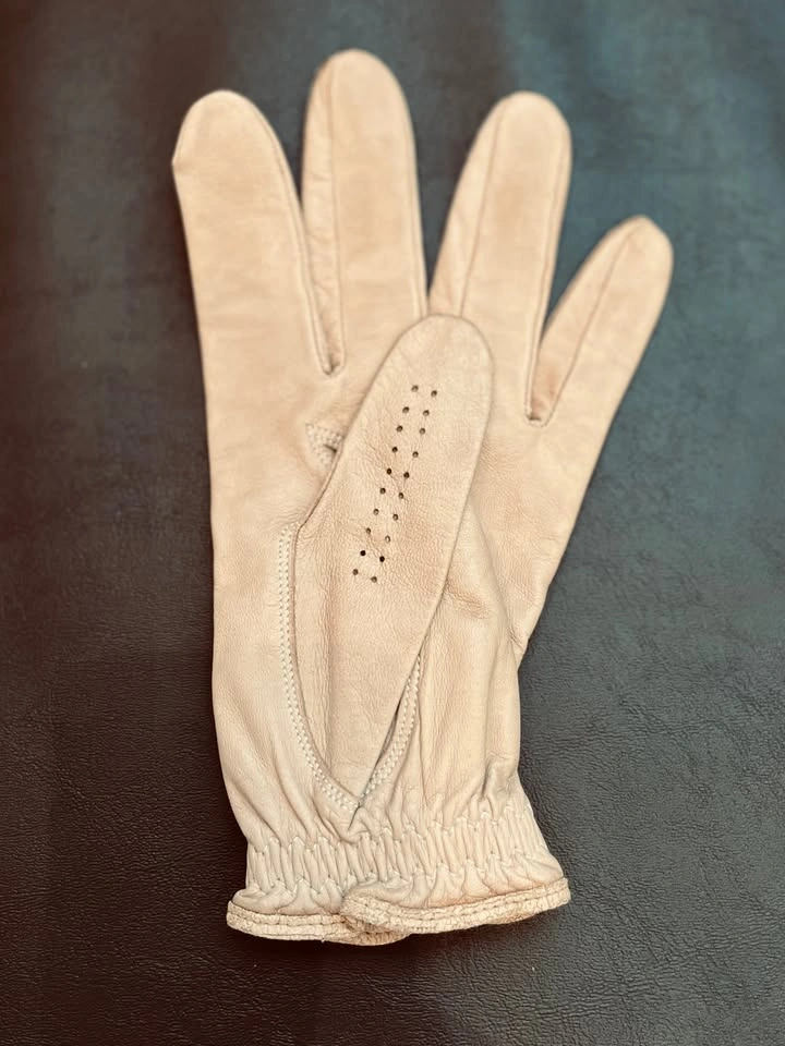Burberry Leather Golf Glove (Left) - Ladies Size M - photo 4