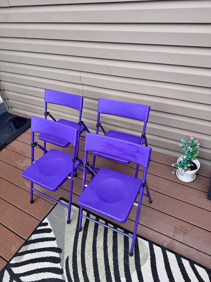 4x Children’s Foldable Chairs (pinch-free fold)