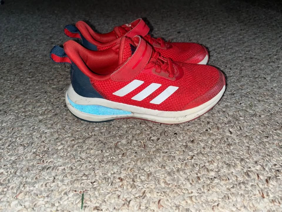 Adidas boys runners- size 12K - photo 2