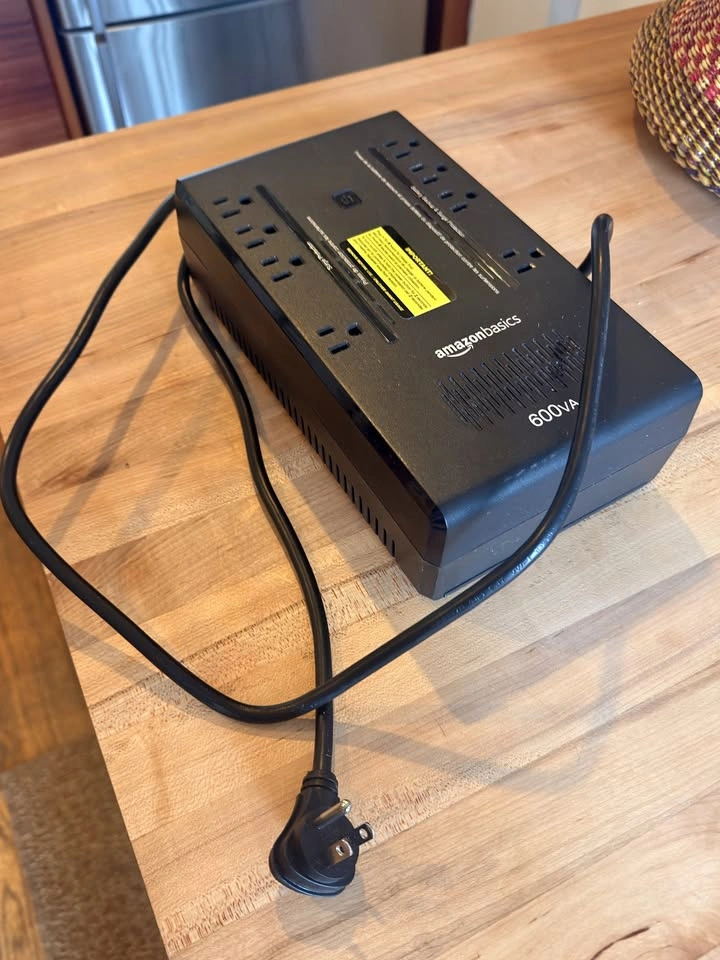 Amazon Basics UPS Battery Backup & Surge Protector, 600VA