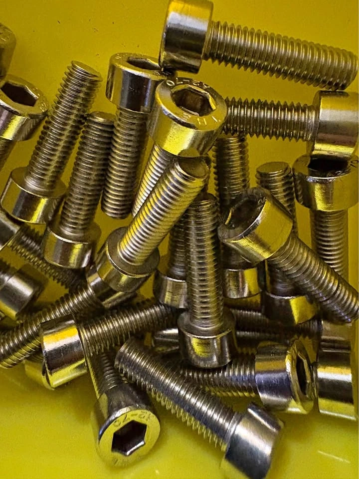 M5 x 18 Stainless Steel Socket Head Cap Screws Lot of 30
