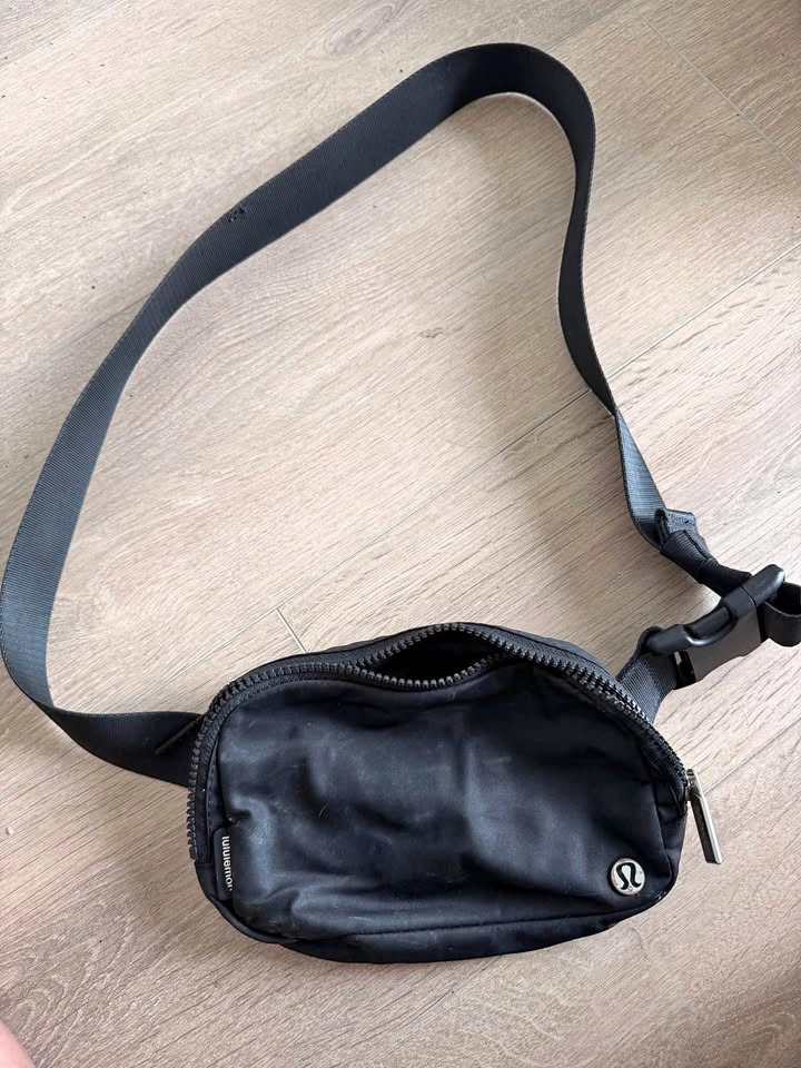 Lululemon Black Everywhere Belt Bag