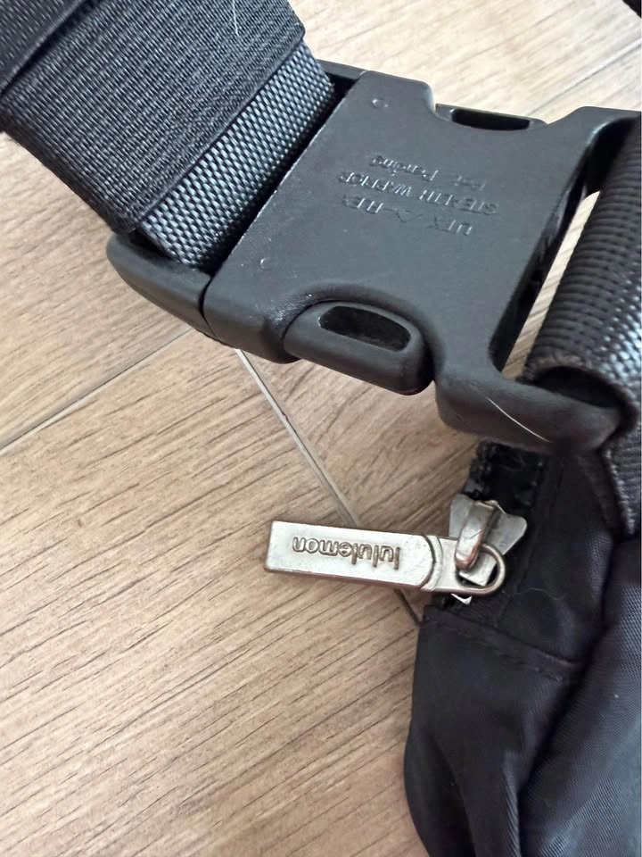 Lululemon Black Everywhere Belt Bag - photo 3