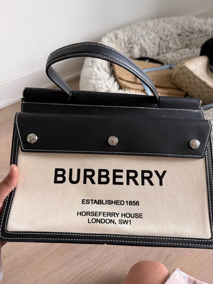 Burberry Horseferry Pocket Bag - photo 2