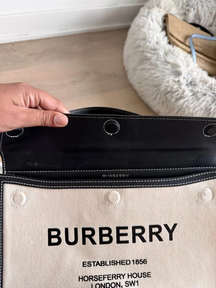 Burberry Horseferry Pocket Bag - photo 3