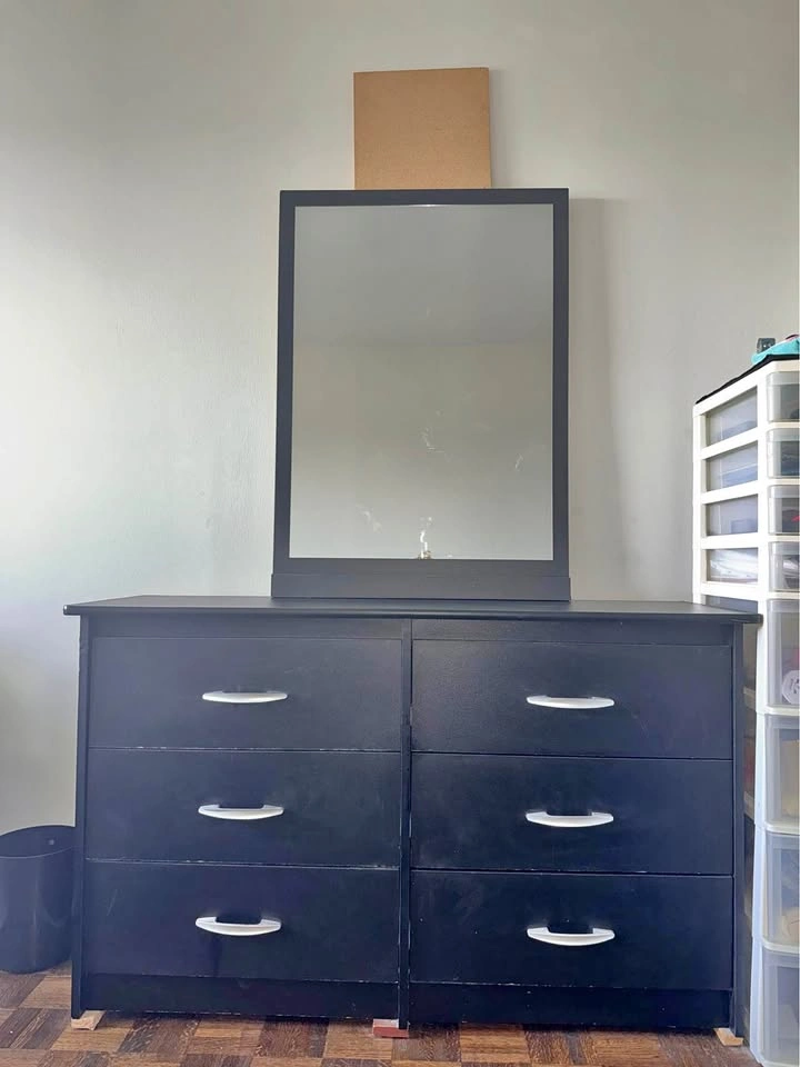 Black 6-Drawer Dresser with Mirror – Needs Repair