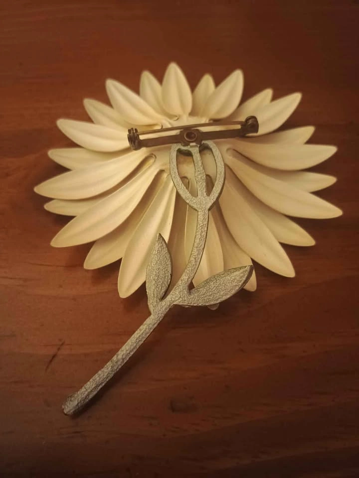 Vintage Daisy Pin Enamel on Metal 1960s/1970s NOS - photo 3