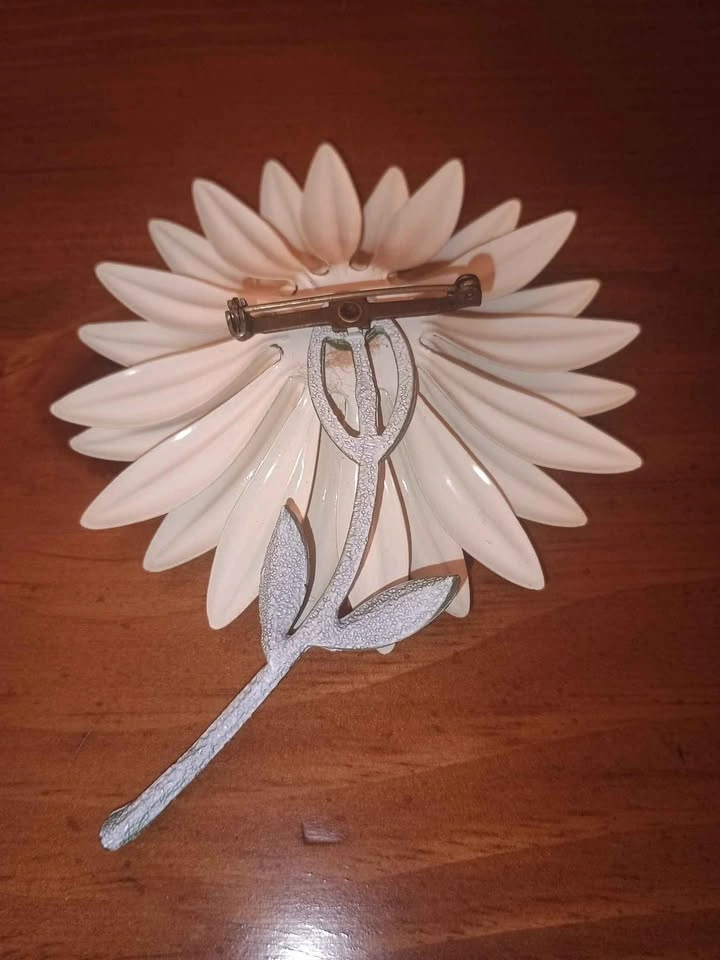Vintage Daisy Pin Enamel on Metal 1960s/1970s NOS - photo 4