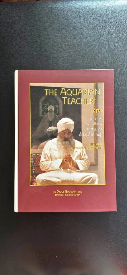 Kundalini Yoga - The Aquarian Teacher Manual (French Edition)