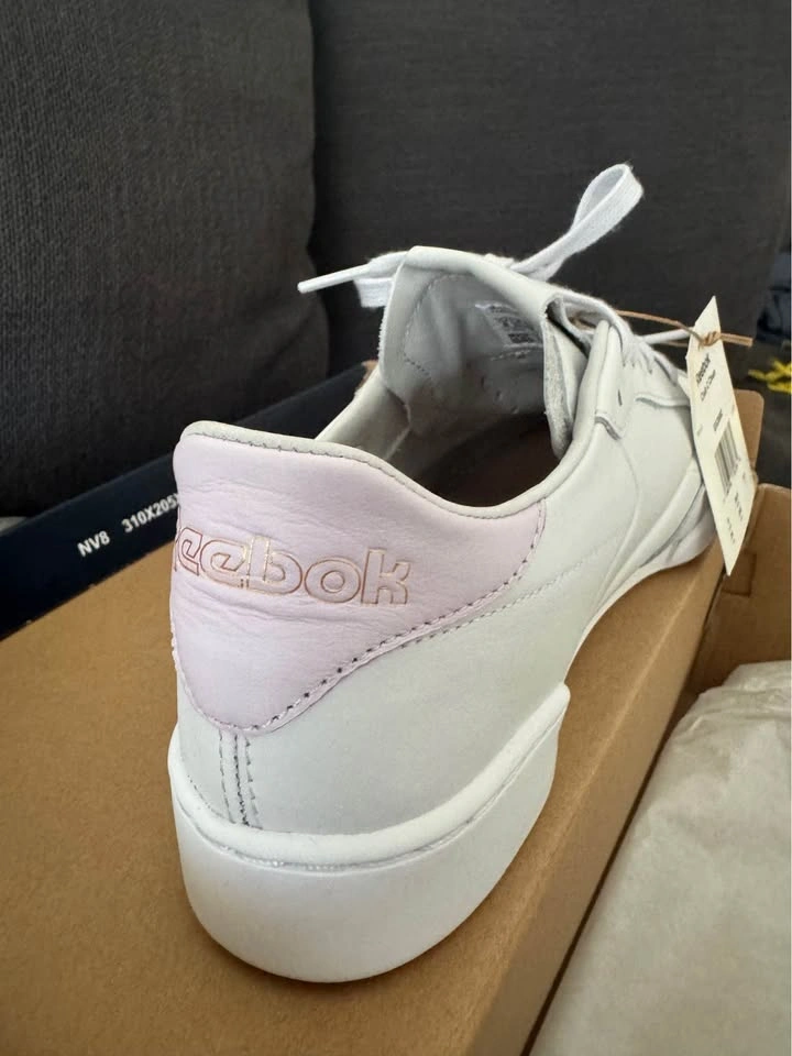 Reebok Club C Women’s Size 8 Shoes - photo 2