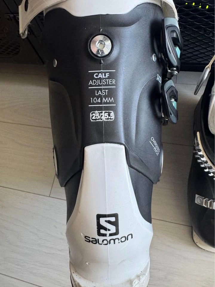 Women’s Solomon Ski Boots, VB Helmet w/goggles - photo 2