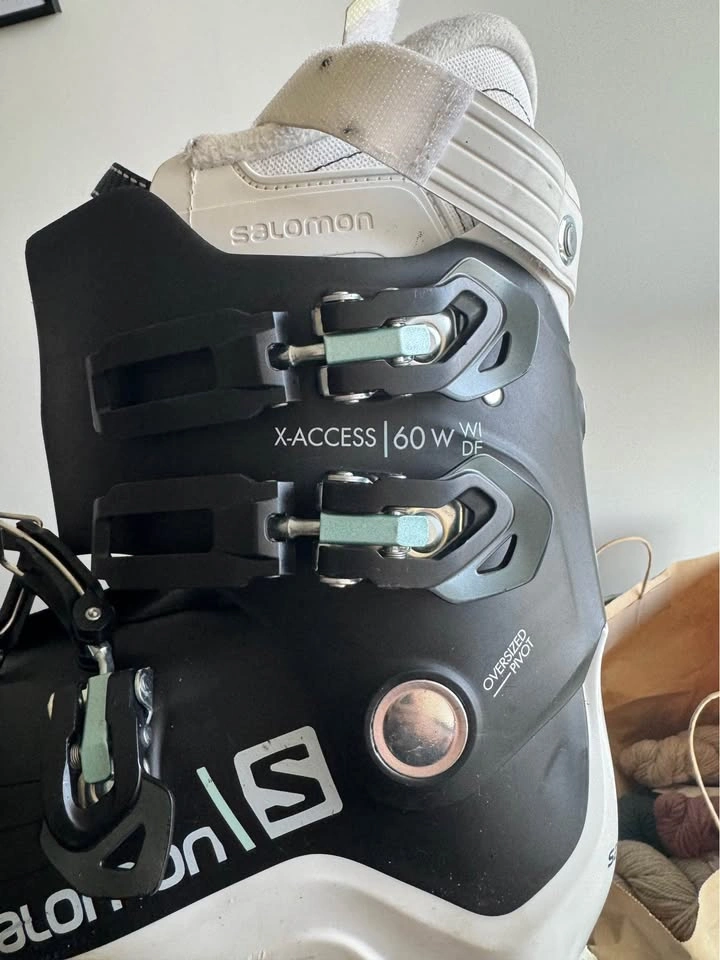 Women’s Solomon Ski Boots, VB Helmet w/goggles - photo 3