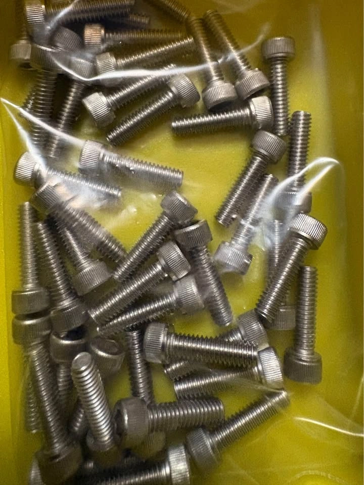 8/32 x 5/8 Stainless Steel Socket Head Cap Screws Lot of 45 - photo 2