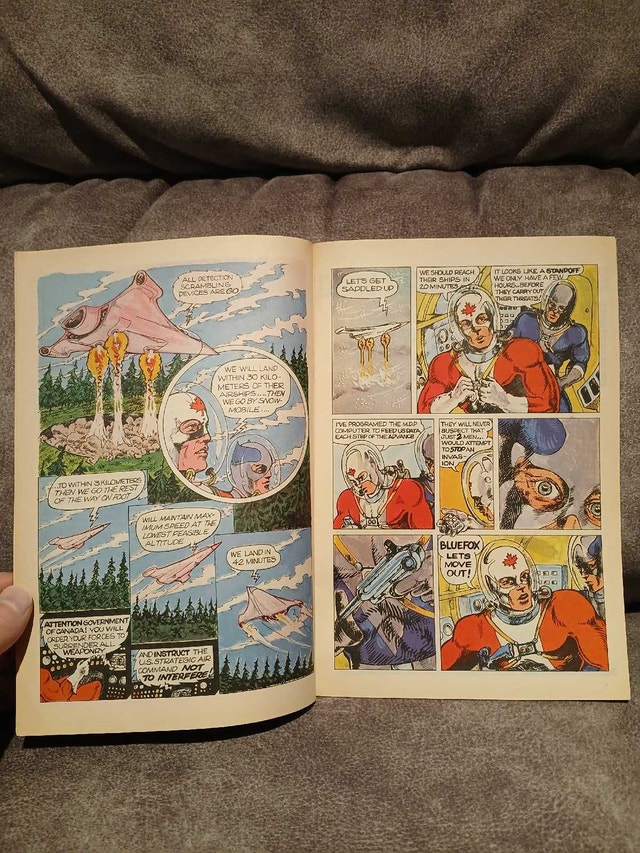 Signed Captain Canuck First Issue: Near Mint Condition - photo 3