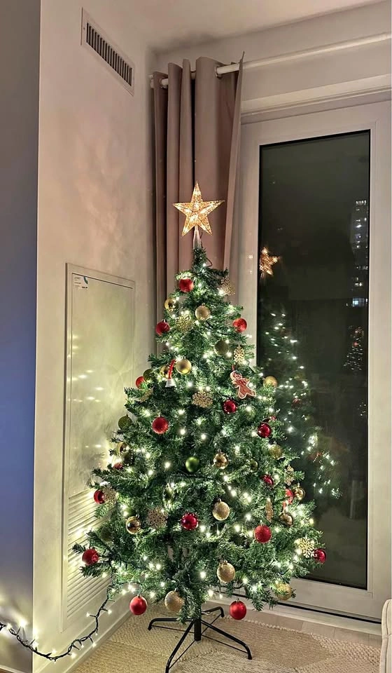 Moving Sale - 6ft Christmas tree