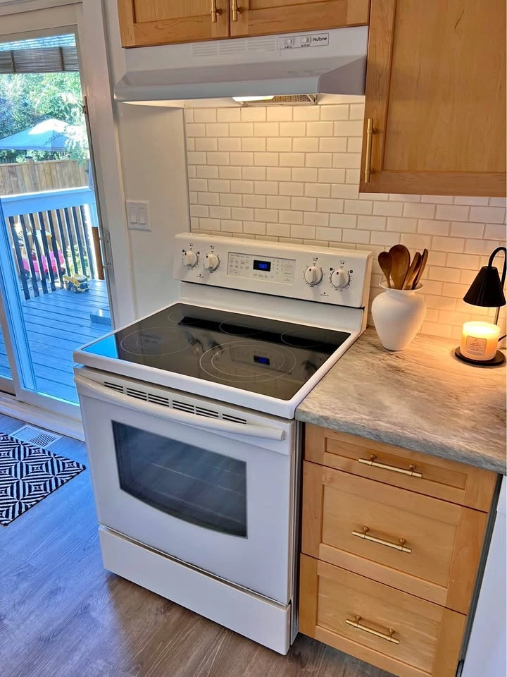 Samsung 30” Electric Convection Range, 5.9 cu. ft., Fully Workin