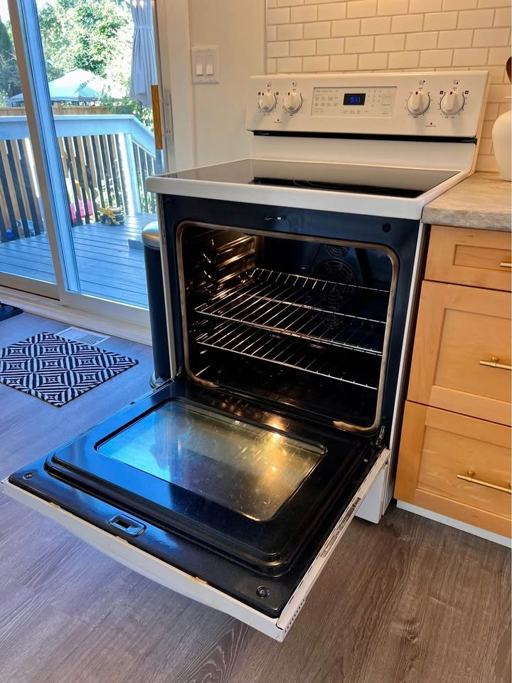 Samsung 30” Electric Convection Range, 5.9 cu. ft., Fully Workin - photo 4