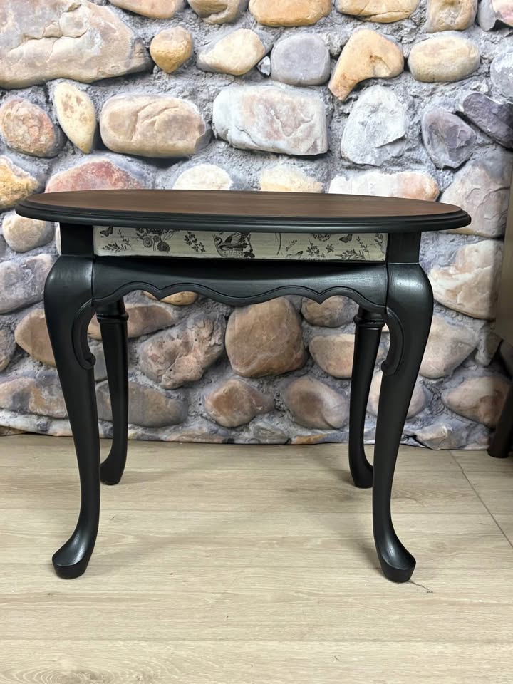 Cherry wood accent table - photo 2