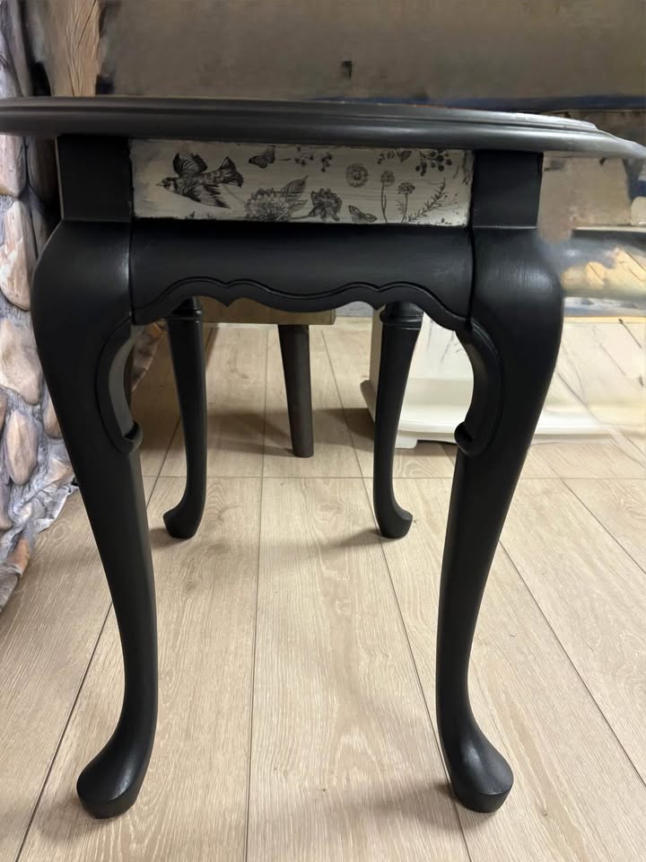 Cherry wood accent table - photo 5