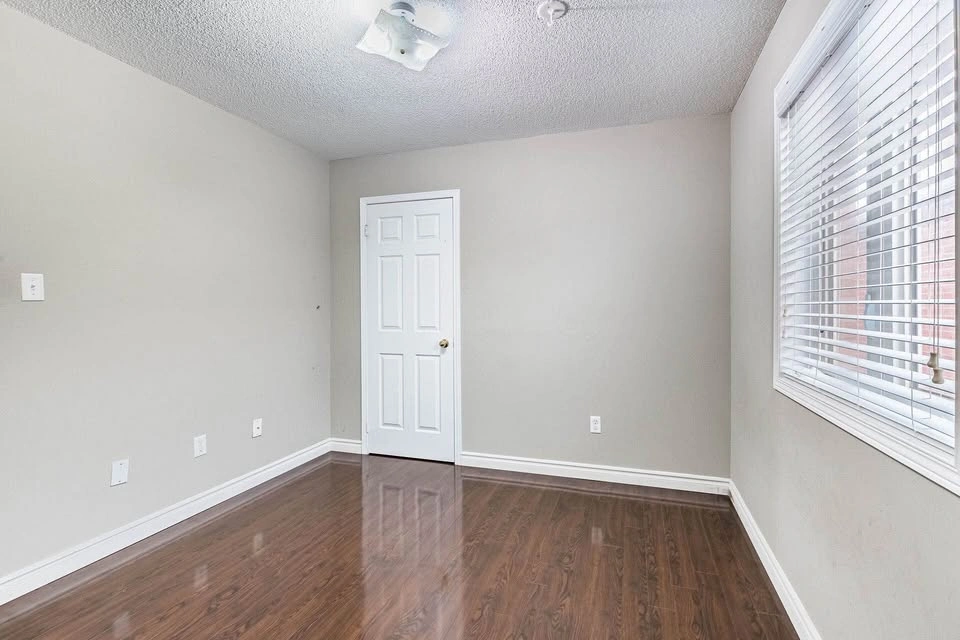 Private room for rent - photo 3