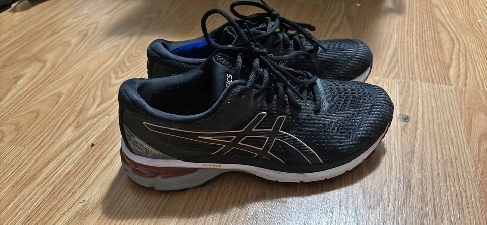 Asics Women's Runners Size 8 (EUR 39.5)