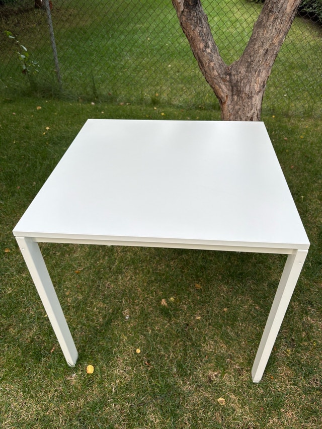 minimalist IKEA Melltorp table - photo 2