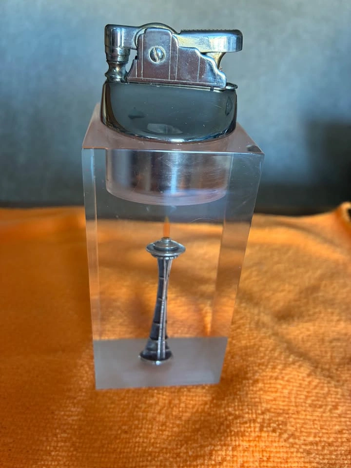 RARE Vintage 1962 Seattle World's Fair Space Needle Lighter - photo 4