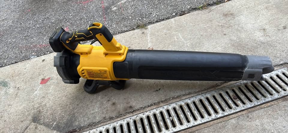 Dewalt 20v blower - photo 2