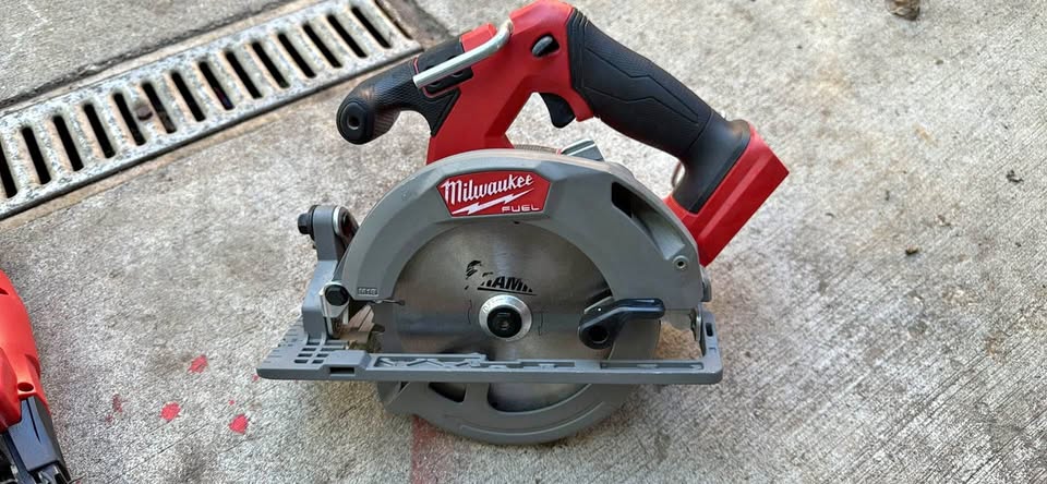 Milwaukee 61/2 circular saw