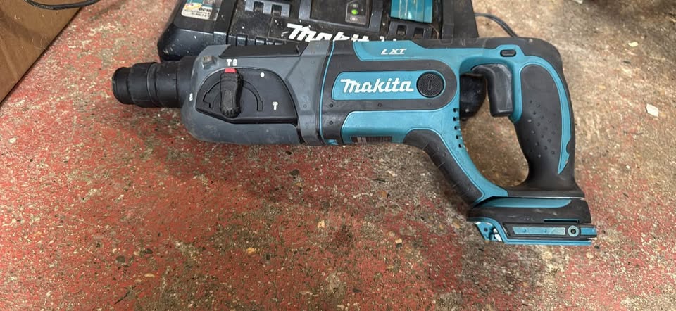 Makita rotary hammer - photo 2